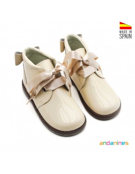 Botines beige charol niña