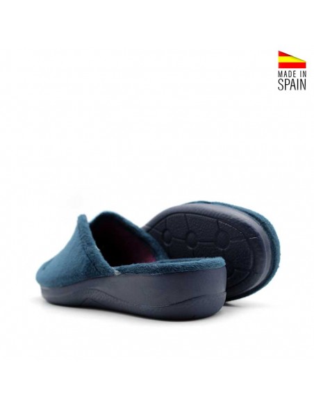 Zapatilla azul marino de invierno para mujer con corazones