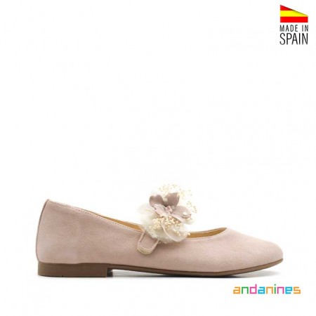 Mercedita nude ante flor