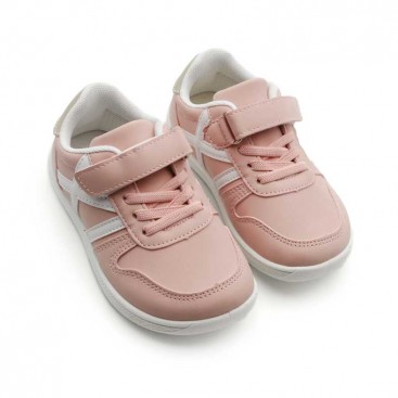 zapatillas respetuosa niña​