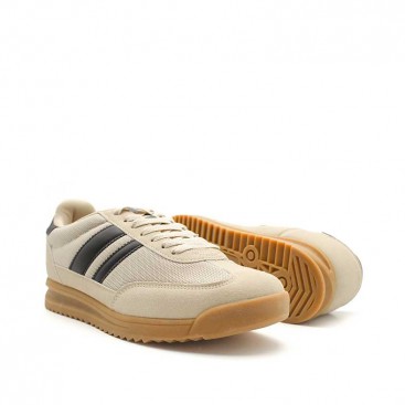 zapatillas con rayas negras