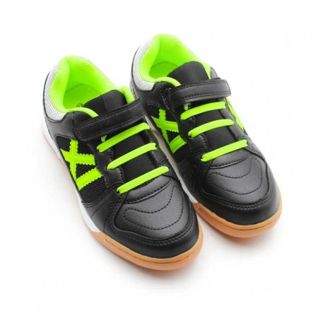zapatillas negras futbol niño cordones