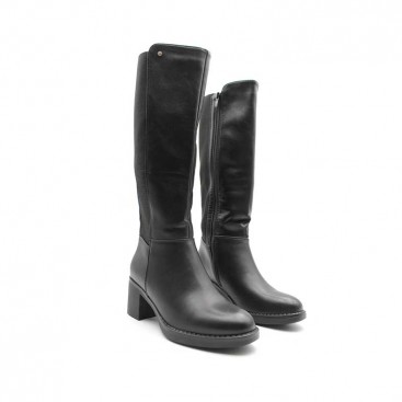 botas negras con tacón