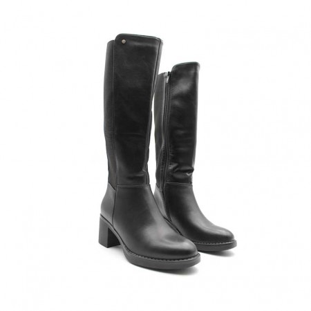 botas negras con tacón