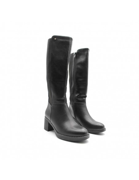 botas negras con tacón