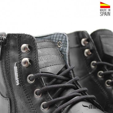 Detalle cordones y cremallera de bota militar negra Santana99