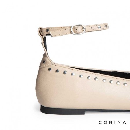 bailarina con tachuelas​