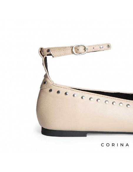 bailarina con tachuelas​