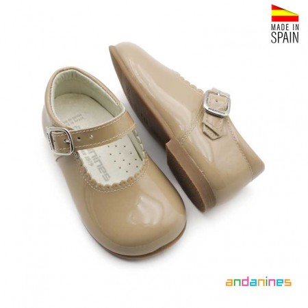 Calzado infantil charol