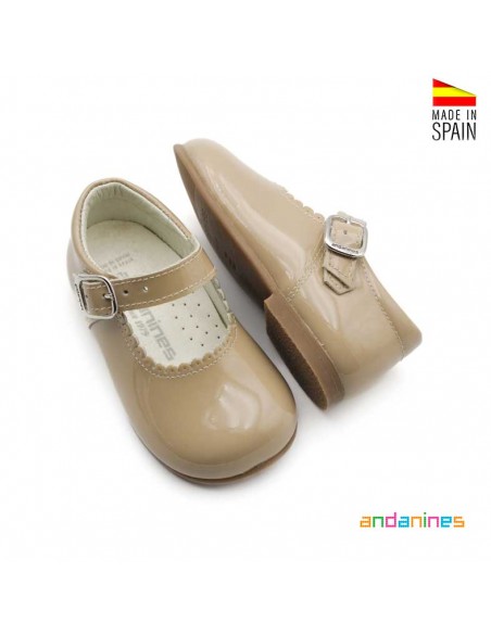 Calzado infantil charol