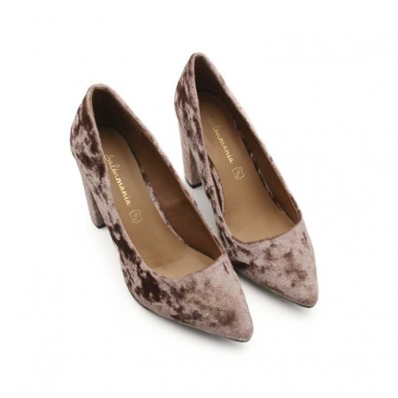 Zapatos salón taupe terciopelo – vista superior en pareja