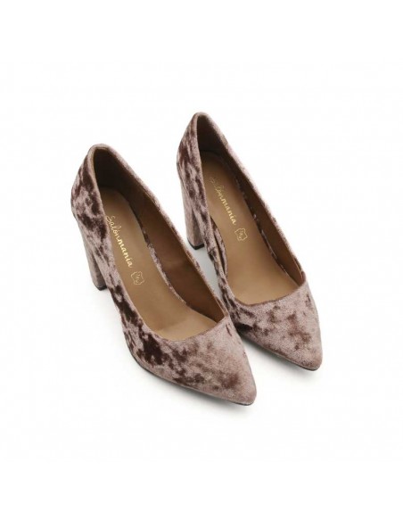 Zapatos salón taupe terciopelo – vista superior en pareja