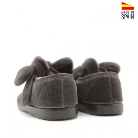 mercedita Condiz gris detalle del lazo