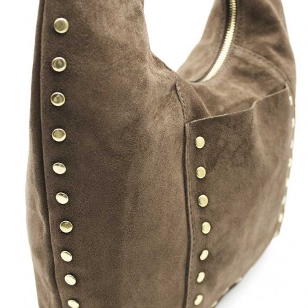 bolso hobo taupe con tachas