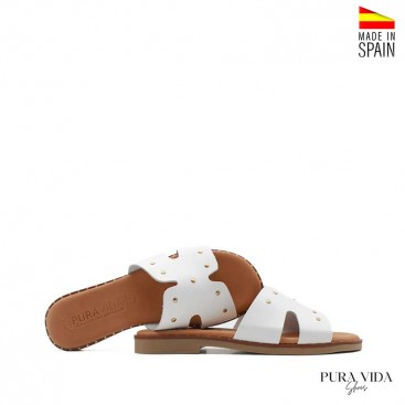 sandalia blanca plana piel con tachas