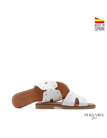 sandalia blanca plana piel con tachas