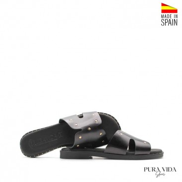sandalia plana negra piel con tachas