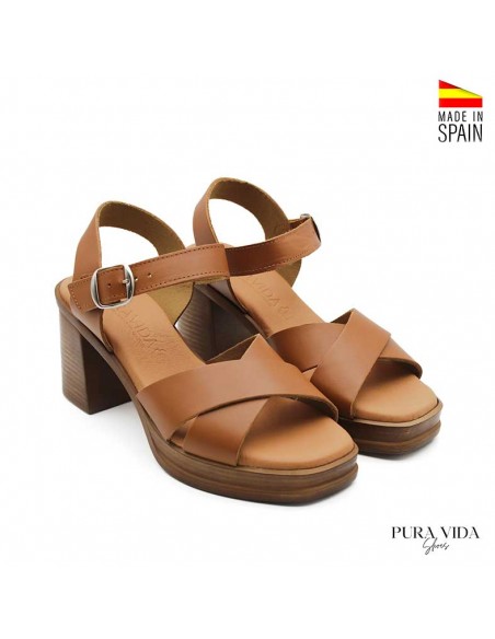 sandalias tacón alto y plataforma camel