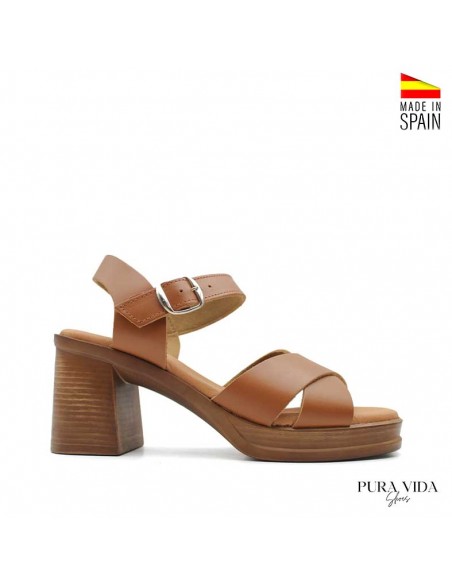 sandalias tacón alto y plataforma