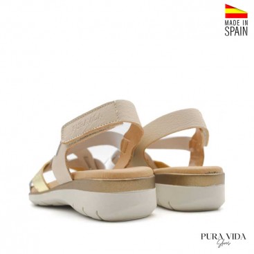 detalle velcro sandalia mujer piel blanca