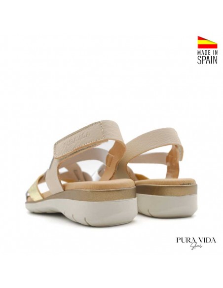detalle velcro sandalia mujer piel blanca