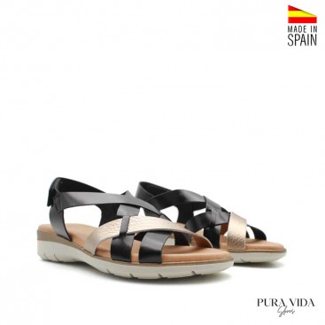 cuña baja de piel negra mujer