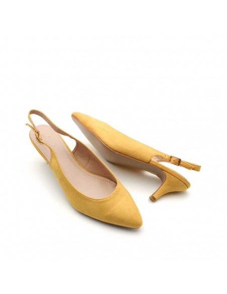 zapato abierto atrás color mostaza