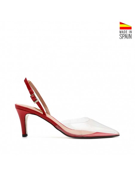 zapatos rojos de vinilo y piel