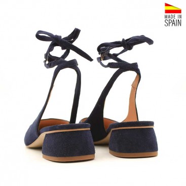 zapato de serraje con tacón ancho