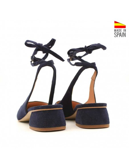 zapato de serraje con tacón ancho