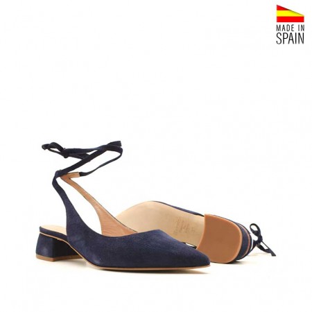 zapato con cintas para atar al tobillo