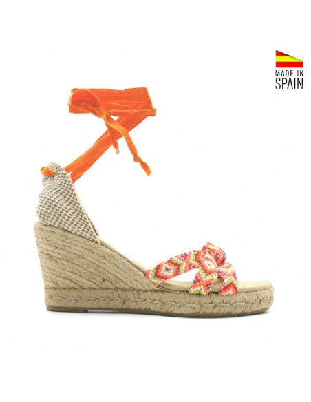 sandalias cuña naranjas con cintas al tobillo