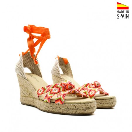 sandalias cuña naranjas con diseño tribal