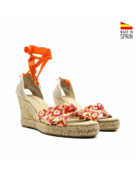 sandalias cuña naranjas con diseño tribal