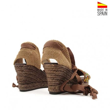 sandalias con abalorios con cuña de esparto