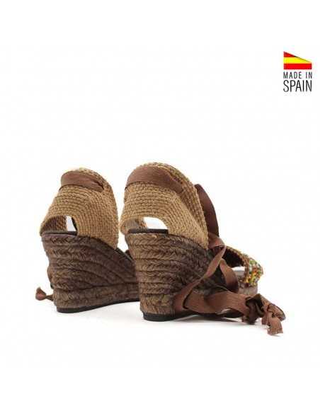sandalias con abalorios con cuña de esparto