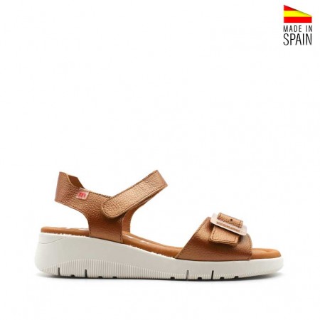Sandalias cuña camel de piel con cierre de velcro