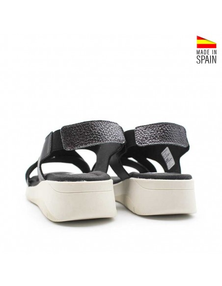 sandalia negra cuña baja de piel