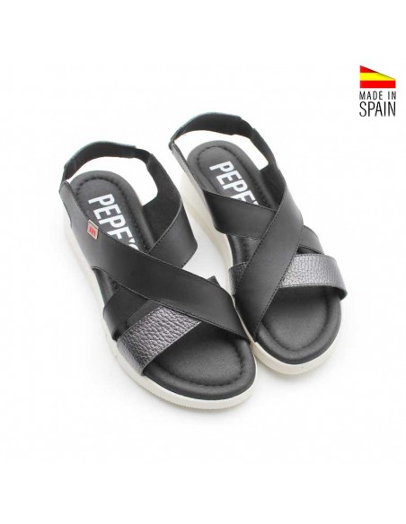 sandalia negra cuña baja cómoda