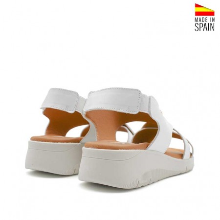 sandalia blanca con cuña baja