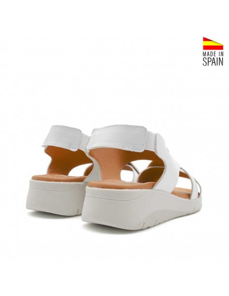 sandalia blanca con cuña baja