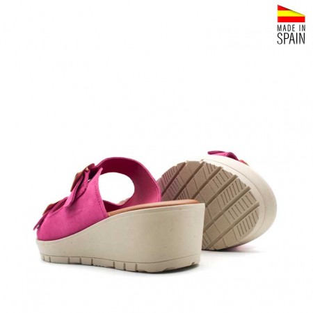 Sandalia cuña fucsia destalonada con plataforma vista trasera