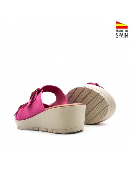 Sandalia cuña fucsia destalonada con plataforma vista trasera