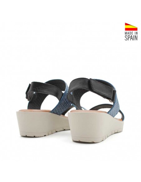 sandalia cuña azul fabricada en españa