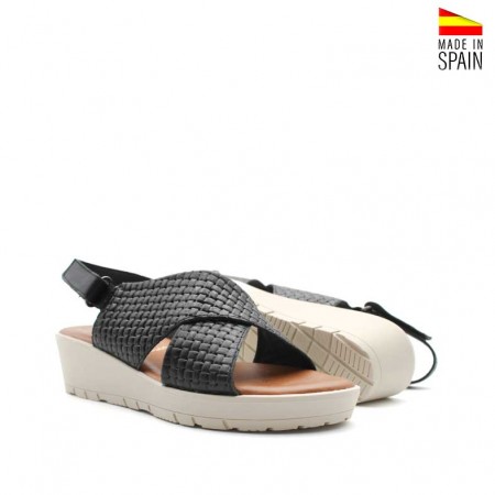 cuñas negras piel con cierre de velcro