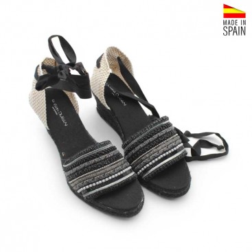 Sandalias negras de cuña con esparto