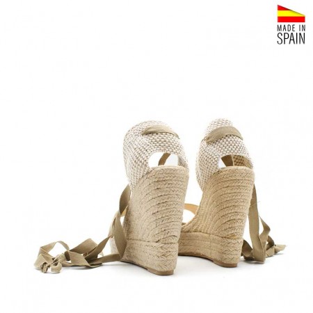 sandalia de serraje taupe con cuña de yute natural