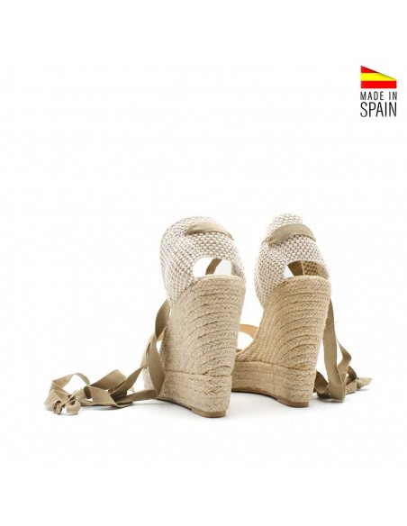 sandalia de serraje taupe con cuña de yute natural