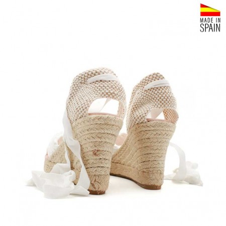 sandalia de rafia con tiras para atar al tobillo