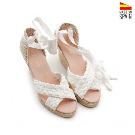 sandalia de rafia blanca con tiras cruzadas